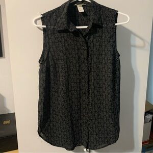 H&M Button-Down Collared Black and White Geometric Print Tank Blouse. Size 2
